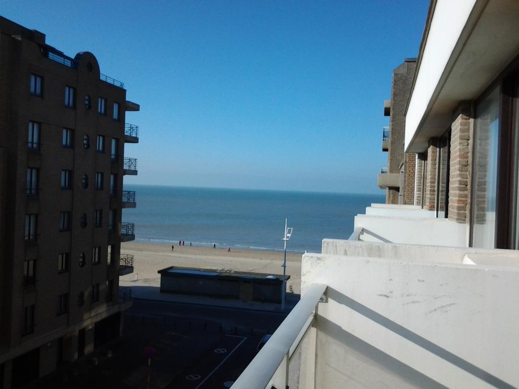 Zonnig Appartement Met Zeezicht Koksijde Exterior photo
